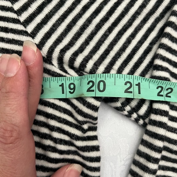 NWT Lucky Brand Black And White Long Sleeve Size Large Woman’s Shirt - Picture 2 of 7